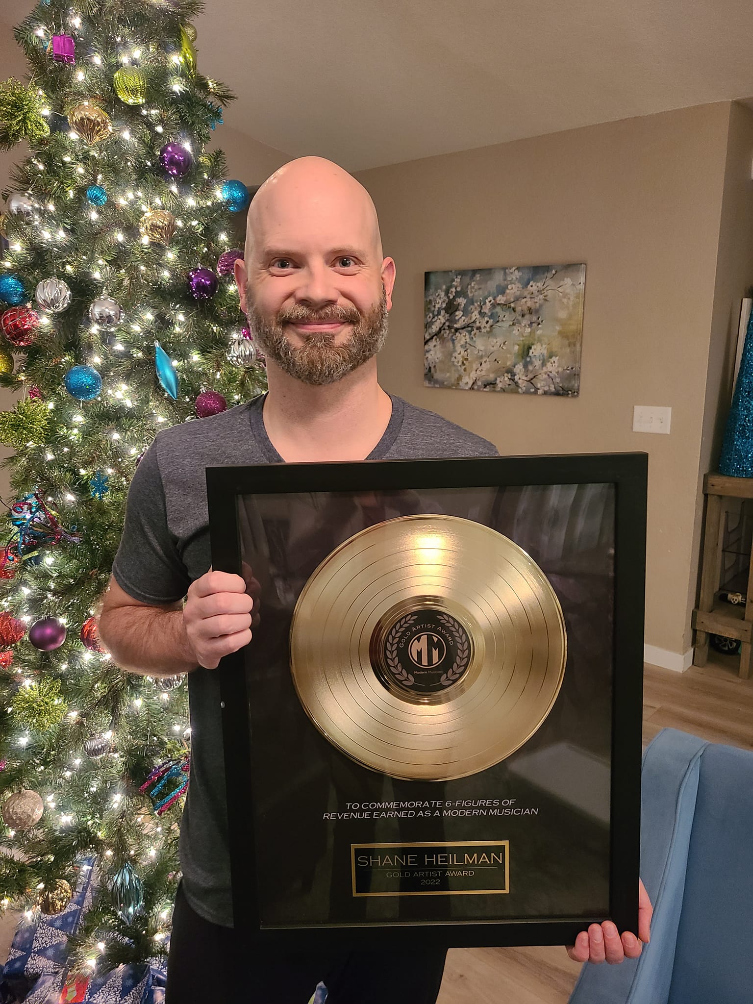Shane Heilman receiving their Modern Musician award