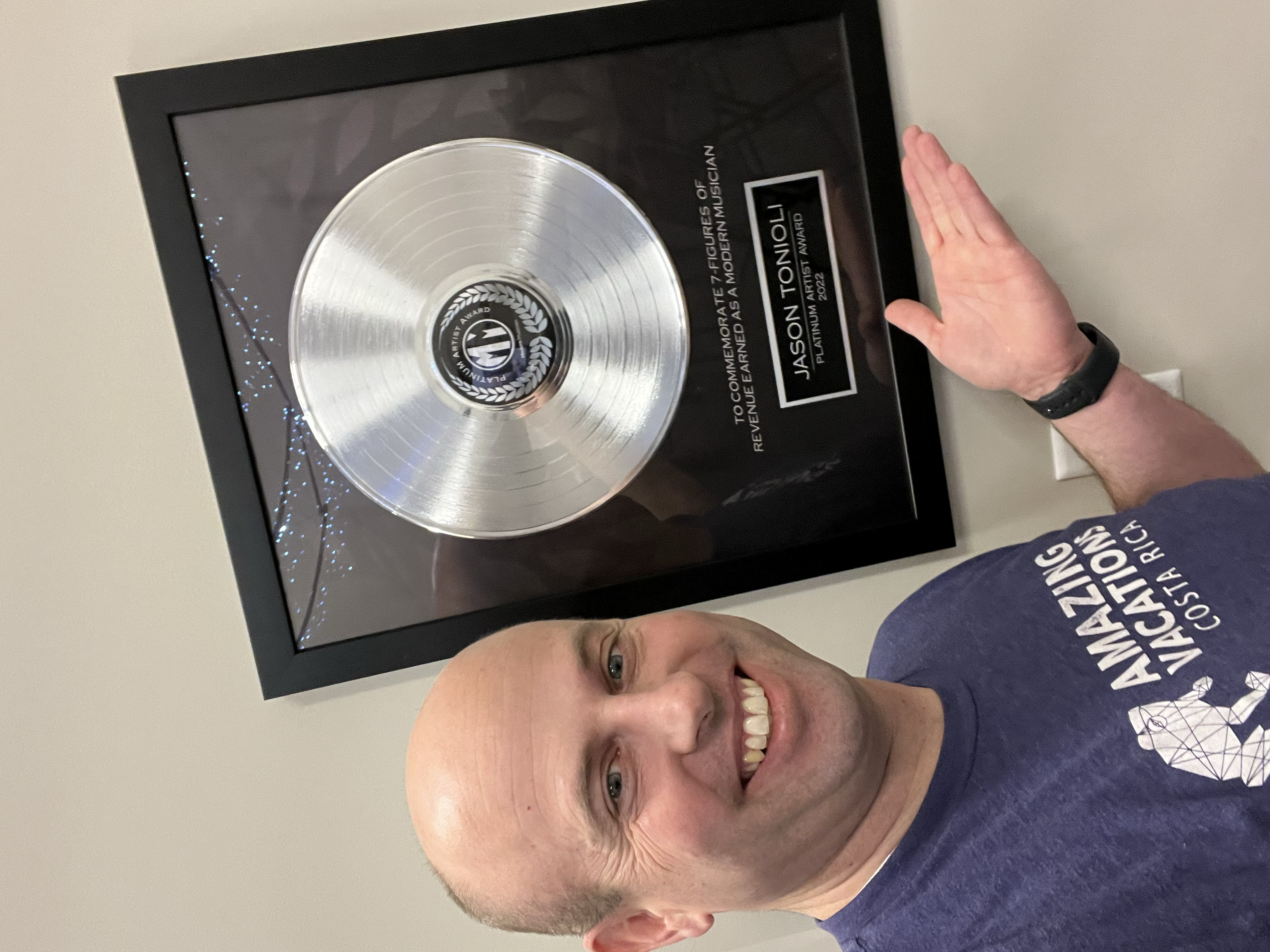 Jason Tonioli receiving their Modern Musician award