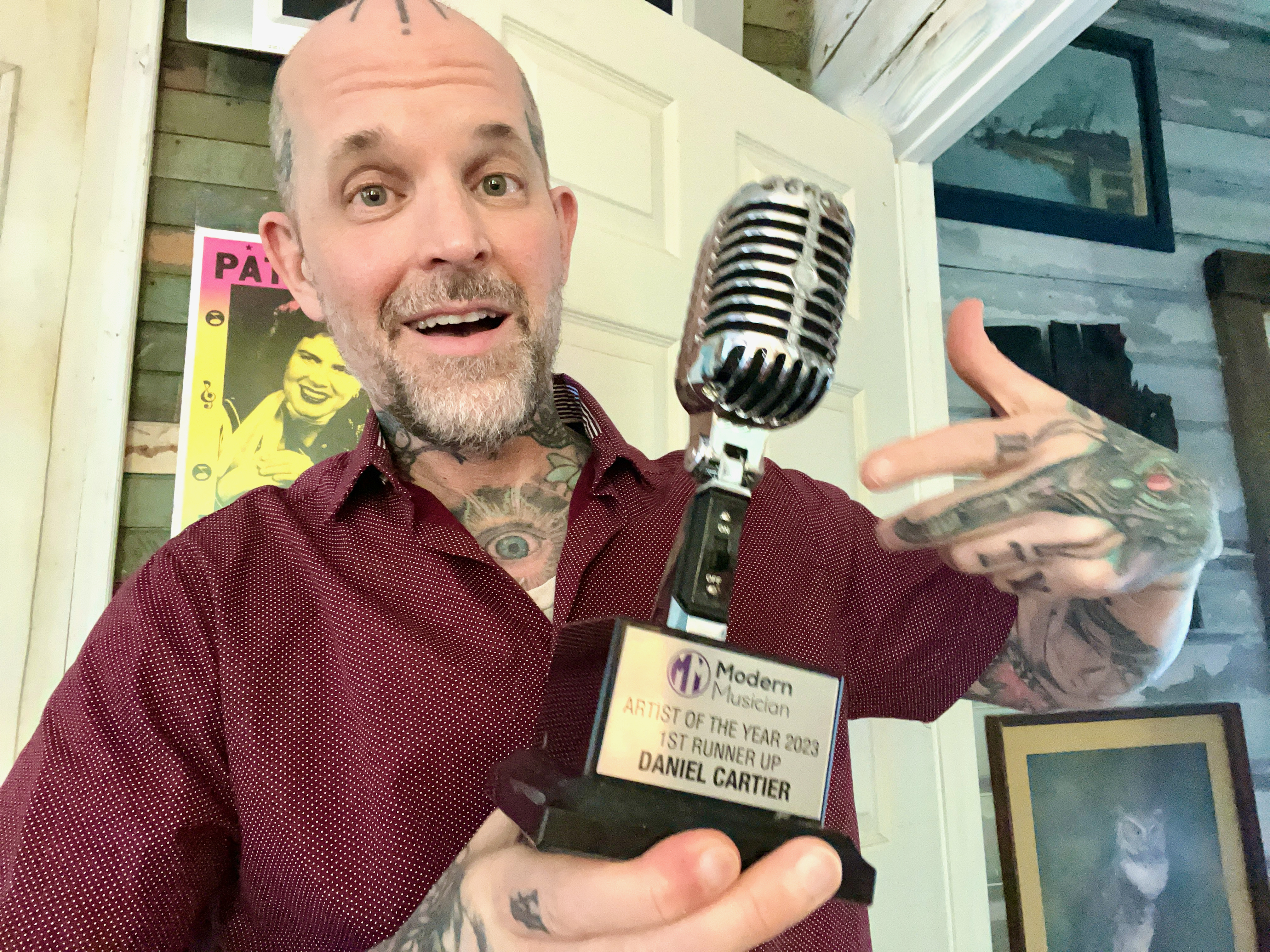 Daniel Cartier receiving their Modern Musician award
