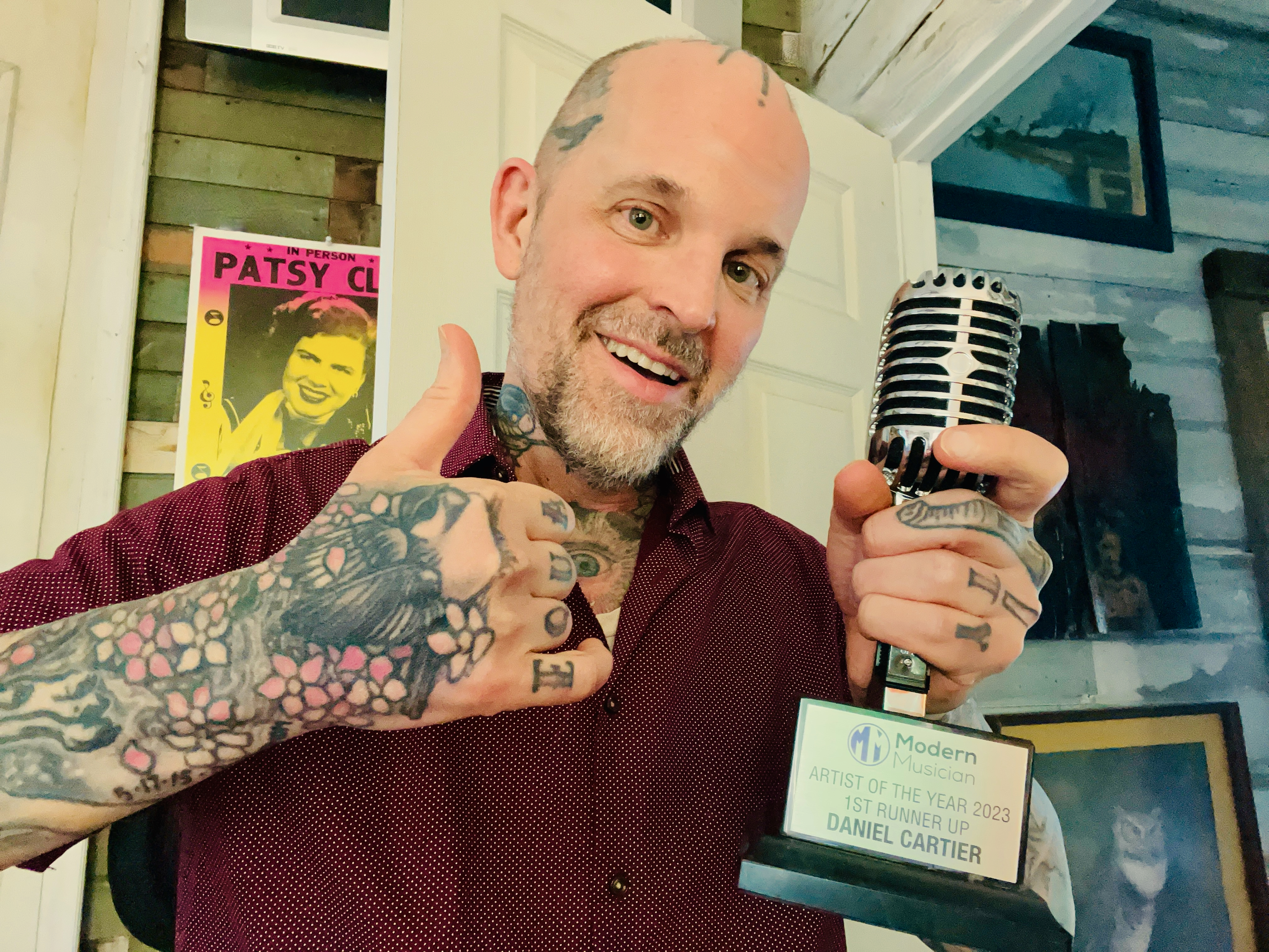 Daniel Cartier receiving their Modern Musician award