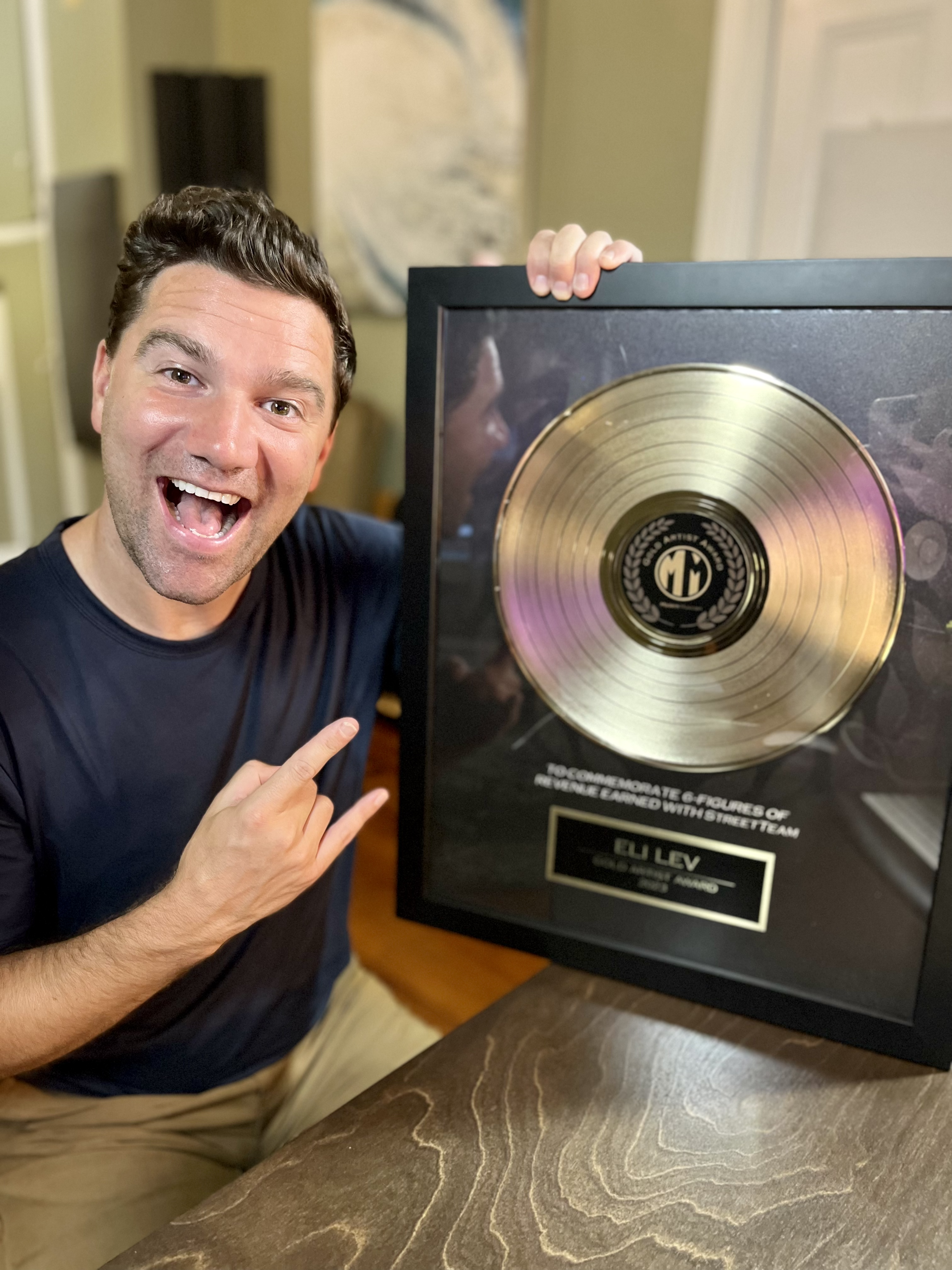 Eli Lev receiving their Modern Musician award