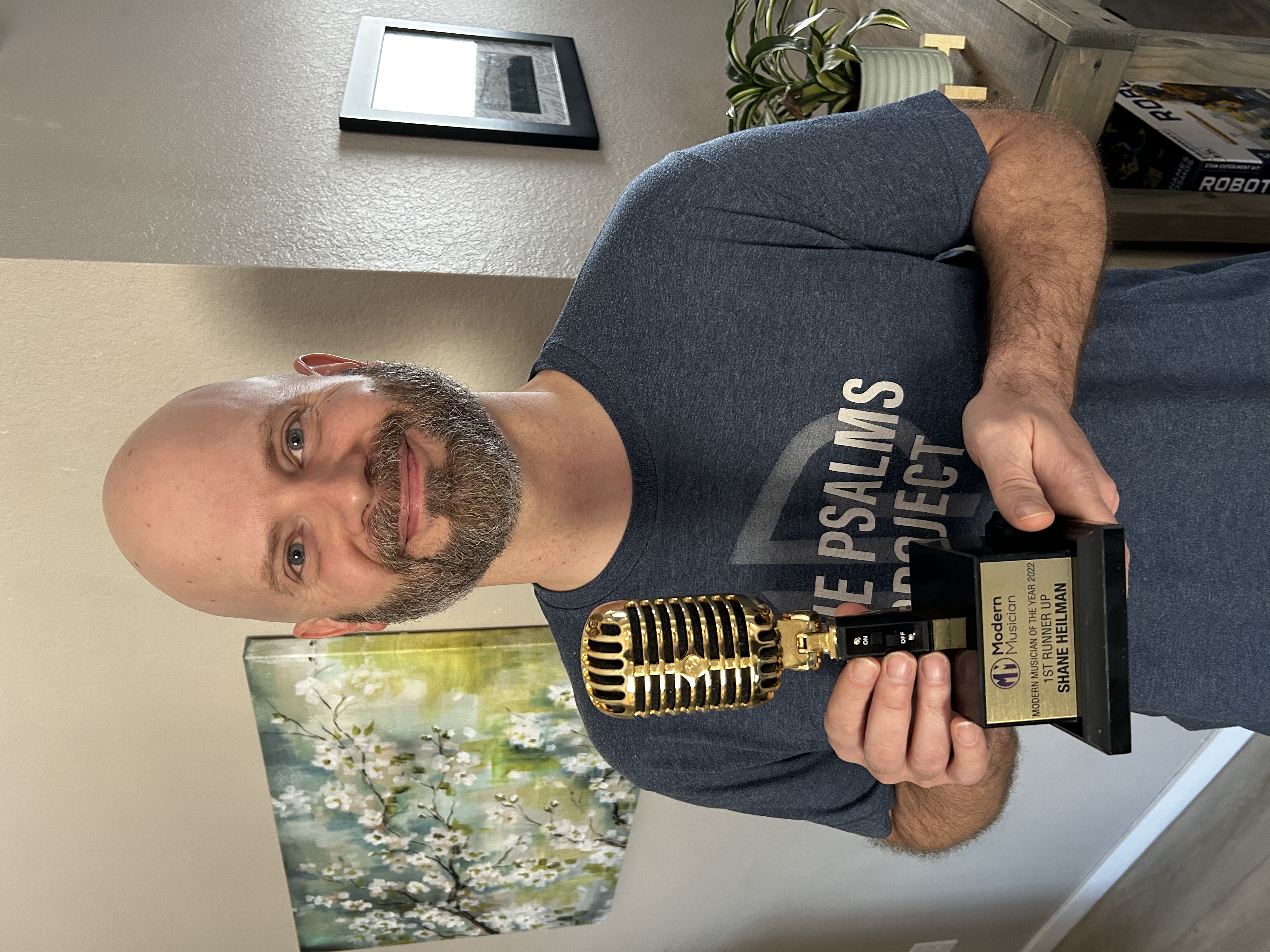 Shane Heilman receiving their Modern Musician award