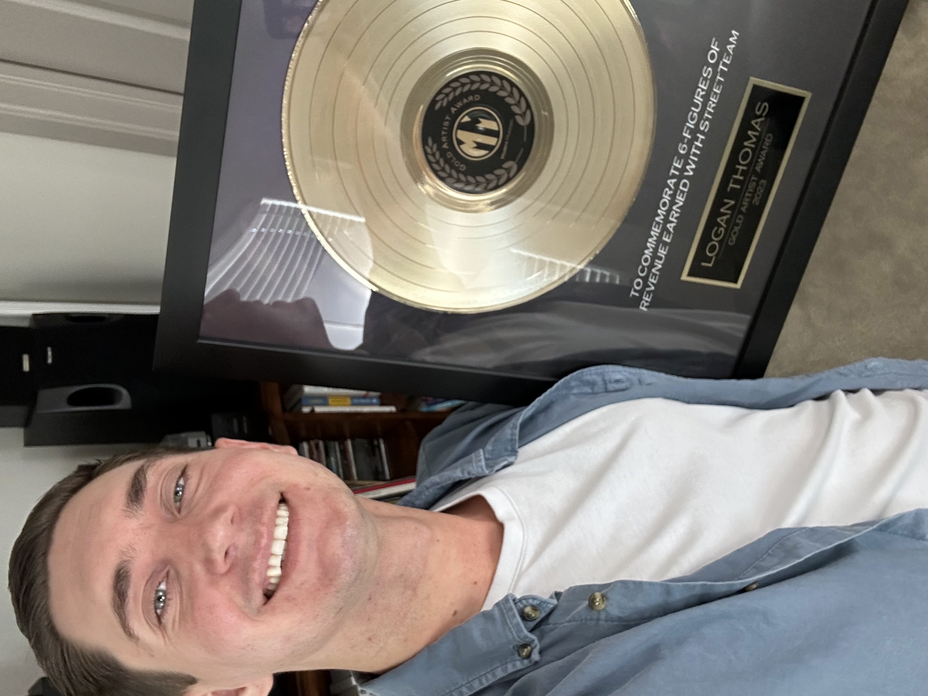 Logan Thomas receiving their Modern Musician award